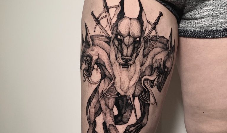 Hunde-Cover-Up-Tattoo-Oberschenkel